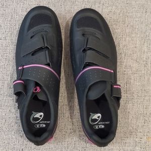 Cycling shoes - works with peloton bikes